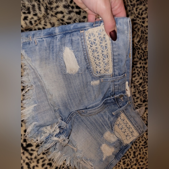 Hollister Cut off jeans - Picture 2 of 6